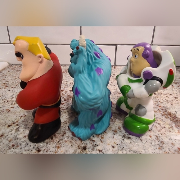 Set of three Pixar squeaky figures, Mr. Incredible, Sully and Buzz Lightyear - Picture 9 of 11